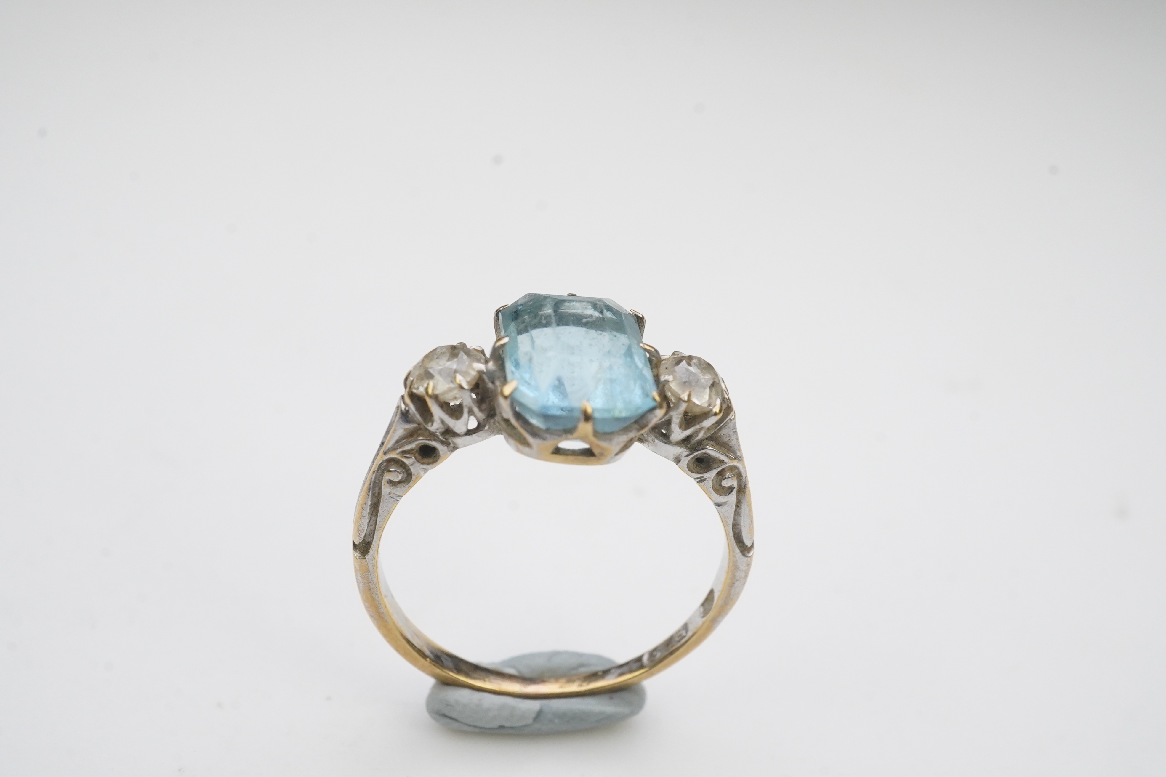 An aquamarine and diamond ring, early 20th century